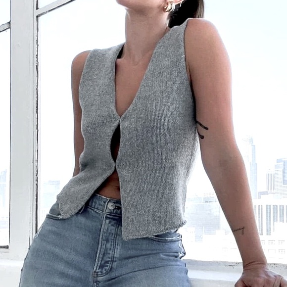 NWT $98 REVOLVE RUMORED Heather gray prince street top L - Picture 1 of 10